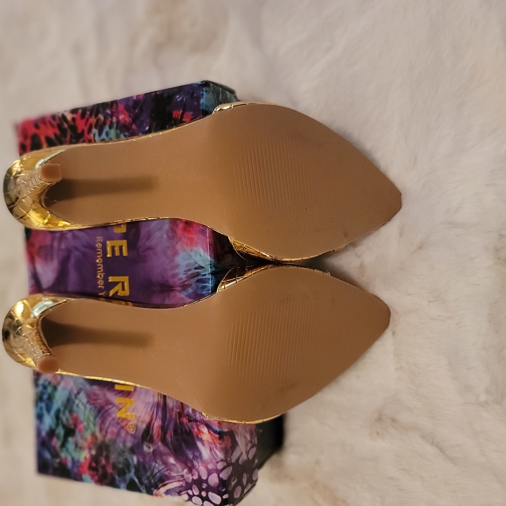 Metallic Gold Pointed Toe Heels - Picture 6 of 6